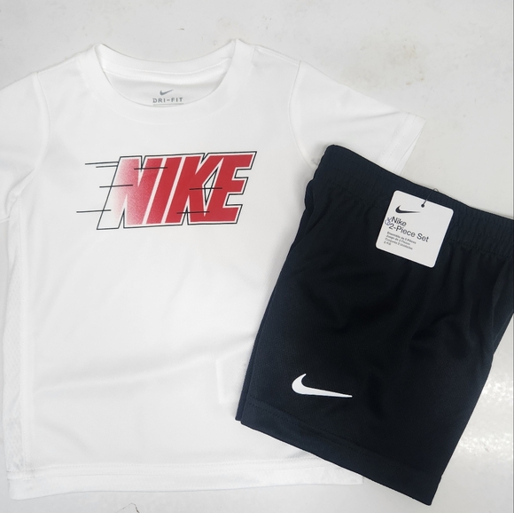 🆕️ Nike Tee & Shorts - Picture 1 of 5
